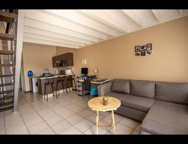 1 BEDROOM APARTMENT FOR SALE IN SUNNINGHILL